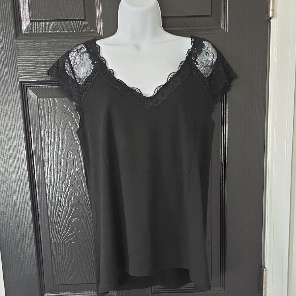 Black Lace Trim V-Neck Sleeveless Top